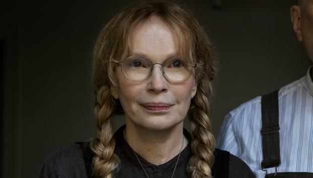 Mia Farrow dans le rôle de Pearl Winslow, l